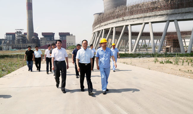洛陽(yáng)市政協(xié)黨組副書(shū)記、副主席張世敏到萬(wàn)基?2×60萬(wàn)千瓦機(jī)組工地調(diào)研