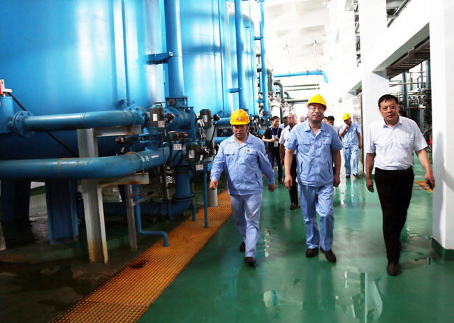 新安縣人大常委會(huì)副主任王保敏、副縣長(zhǎng)趙偉寧到萬(wàn)基控股集團(tuán)調(diào)研