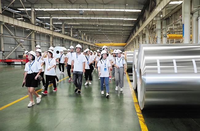 共青團(tuán)新安縣委組織優(yōu)秀大學(xué)生到萬基控股進(jìn)行社會實(shí)踐調(diào)研