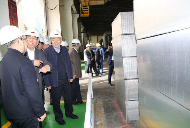 河南省企業(yè)聯(lián)合會、企業(yè)家協(xié)會會長梁鐵山一行到萬基控股集團(tuán)調(diào)研指導(dǎo)工作