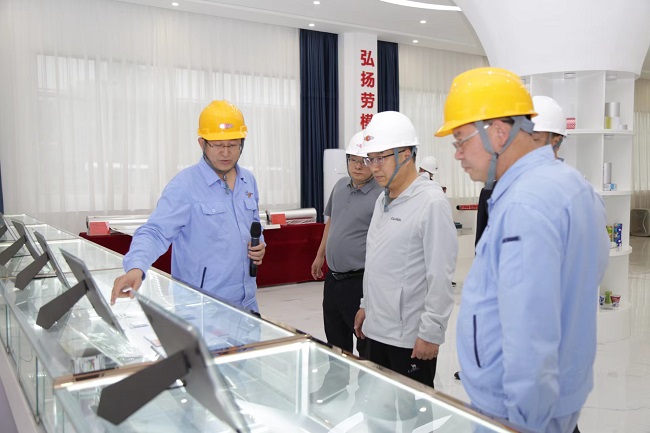 新安縣縣委常委、副縣長吳良到萬基控股集團(tuán)調(diào)研