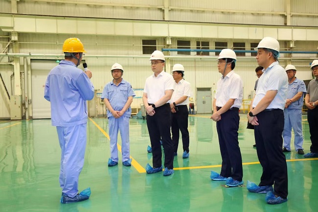 新安縣委書記、縣長王智到萬基控股集團(tuán)調(diào)研