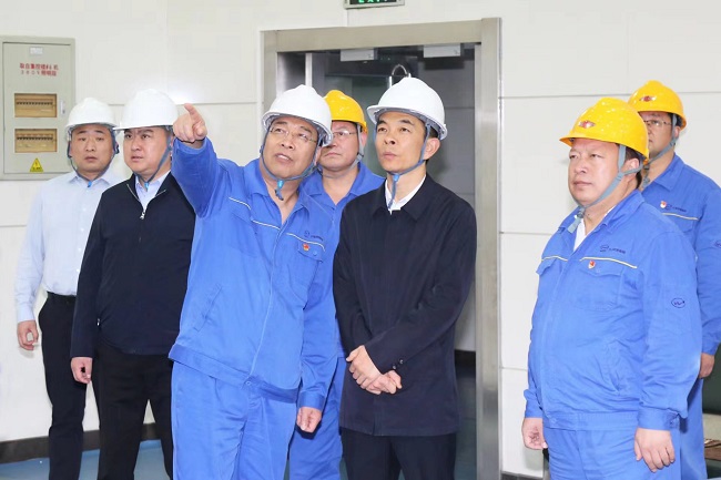 新安縣委副書(shū)記、代縣長(zhǎng)崔占科到萬(wàn)基控股集團(tuán)調(diào)研