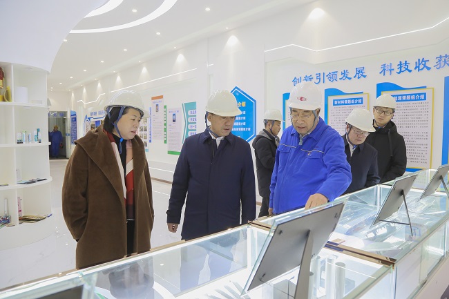 內(nèi)蒙古霍林郭勒市委副書記、市長嵇海洋一行到萬基控股集團考察交流