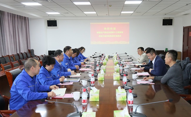 新疆建設兵團第十三師黨委常委、副師長馮立一行到萬基控股集團考察交流