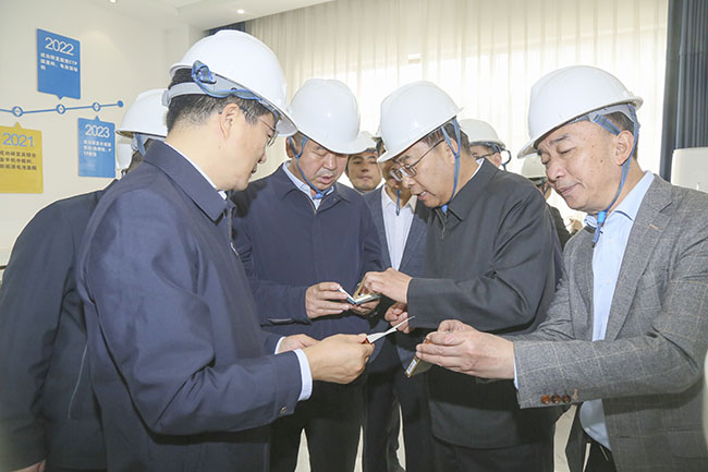 寧夏回族自治區(qū)黨委常委、副主席買彥州一行到萬基控股集團(tuán)調(diào)研