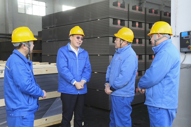 黨委書記、董事長黃小寧春節(jié)前到生產(chǎn)一線慰問