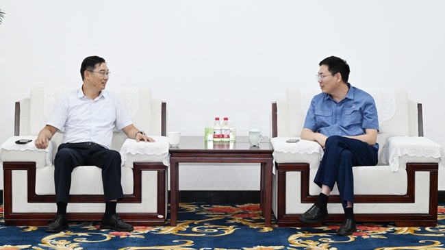 建設(shè)銀行洛陽分行行長張顏君一行到萬基控股集團調(diào)研