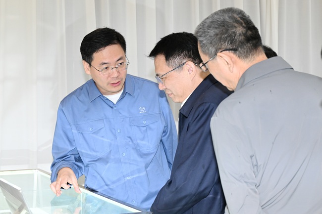 新疆建設(shè)兵團黨委、副秘書長、副團長毛知兵一行到萬基控股集團調(diào)研