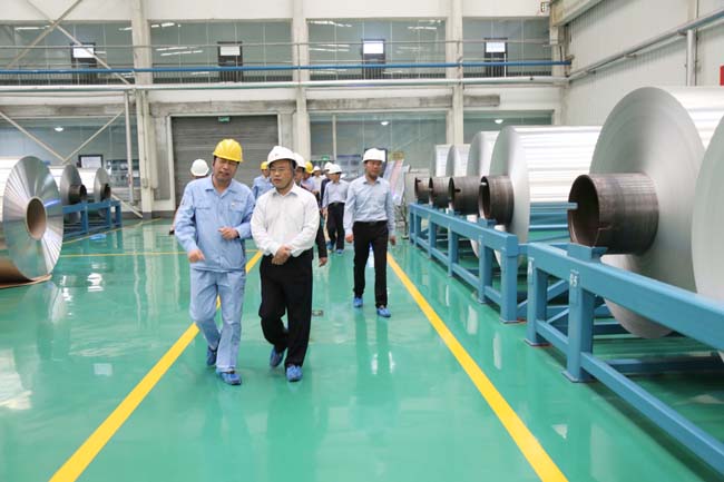 洛陽(yáng)市委常委、常務(wù)副市長(zhǎng)吳孟鐸到萬(wàn)基控股集團(tuán)調(diào)研