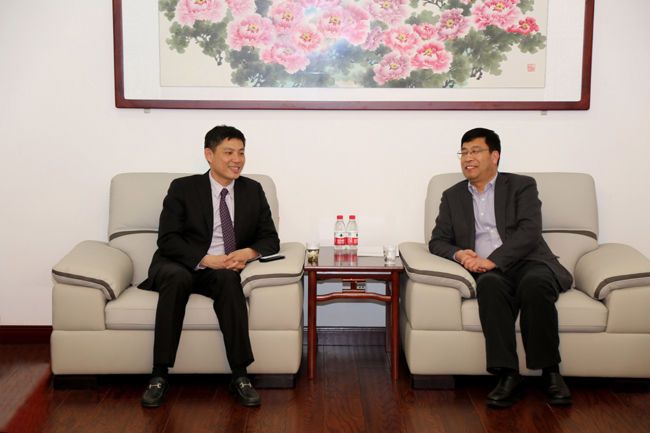 廣東英聯包裝股份有限公司董事長、總經理翁偉武一行到我公司訪談